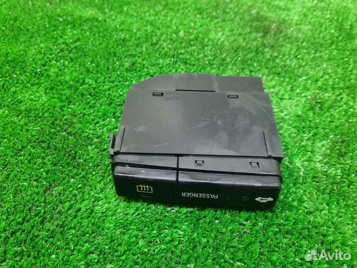 Кнопка обогрева заднего стекла Тойота Авенсис Т250