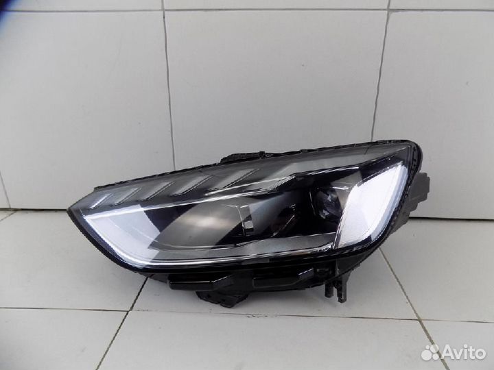 Фара левая Audi A4/RS4