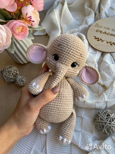 Вязаный слоник ручной работы