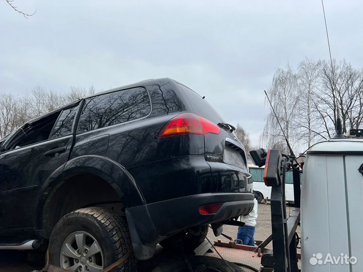 Разбор Mitsubishi Pajero Sport