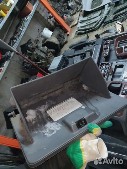 Бордочек торпеды на шевроле тракер 2001г