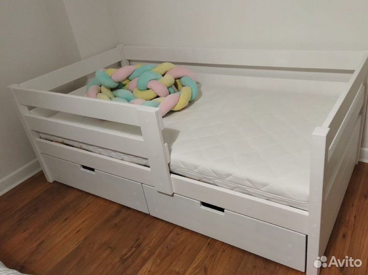 Кровать из массива