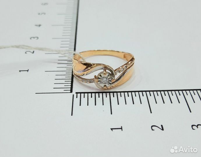 Кольцо с природным камнем Золото