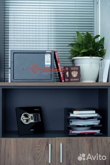 Сейф металический для ценностей