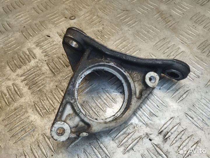 Кронштейн правого привода Renault Megane k9k 722