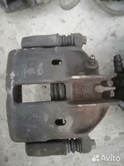 Тормозной суппорт 1.8GDI Митсубиси Каризма