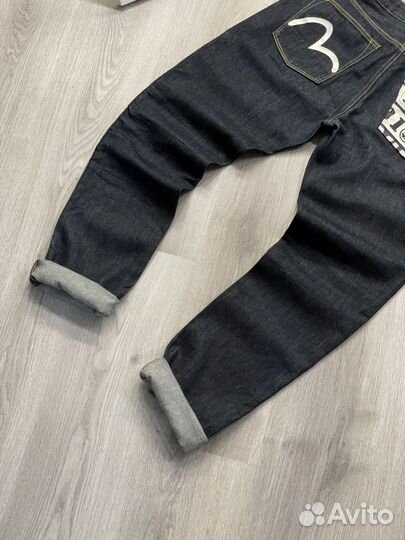 Джинсы evisu