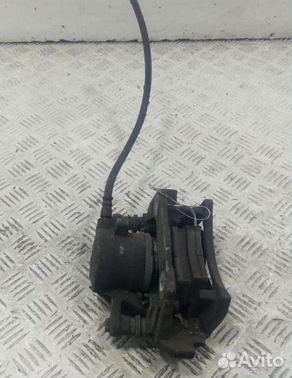 Суппорт передний левый Mercedes-Benz B-Class