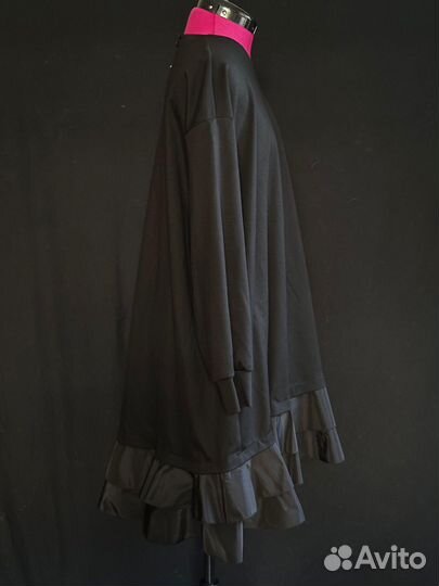 Платье с воланом, широкое