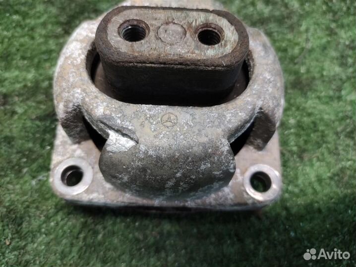 Опора (подушка) кпп нижняя Mercedes Benz ML W164