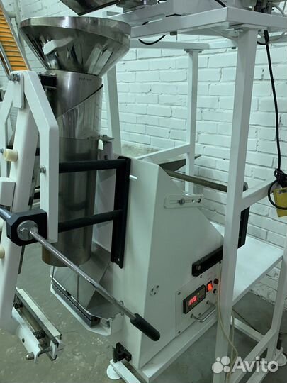 Упаковочная машина с дозатором