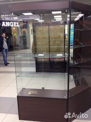 Витрина стеклянная для магазина