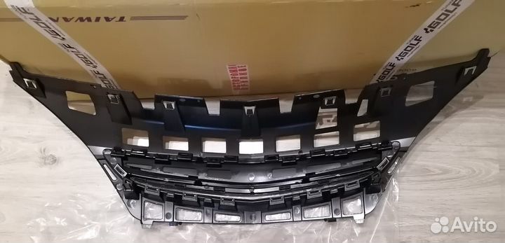 Opel Astra J GTC 12-15 Решетка без значка