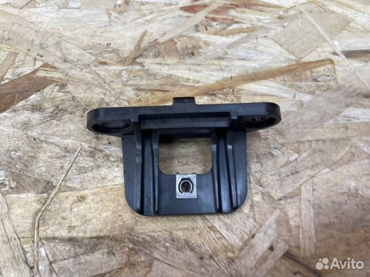 Кронштейн обшивки двери передний левый LADA Vesta