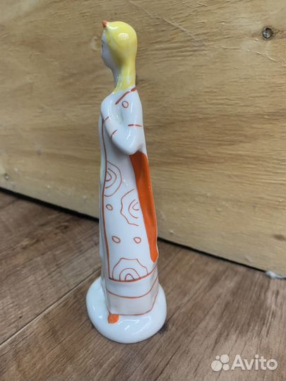 Статуэтка фарфор девушка Борницы с косой