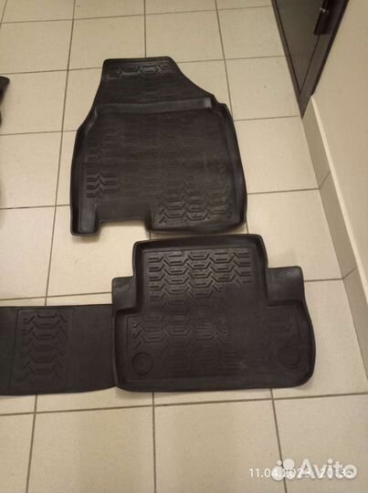 Автомобильные коврики резиновые