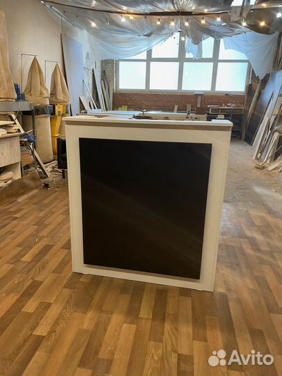 Стойка ресепшн