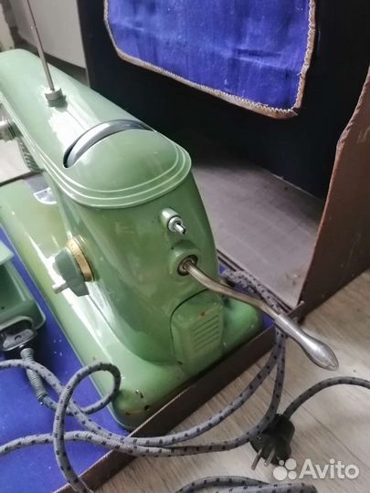 Швейная машина 