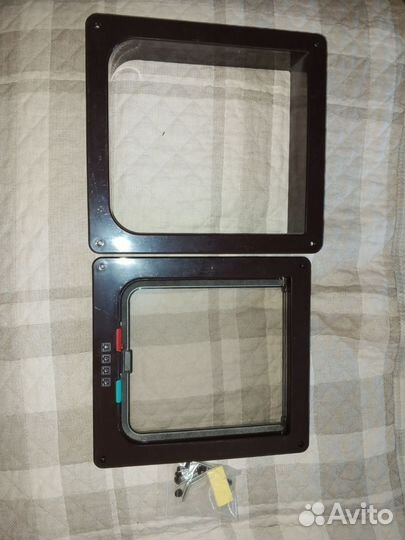 Окошко в дверь для собак и кошек