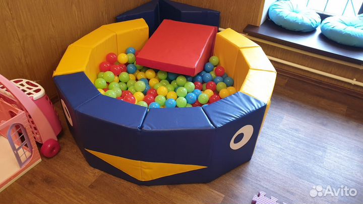 Сухой бассейн с шариками