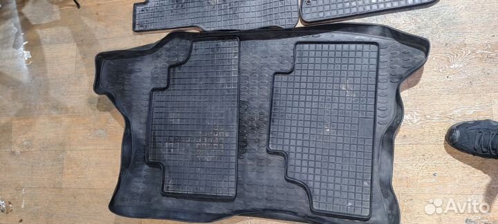 Продам коврики в хорошем состоянии