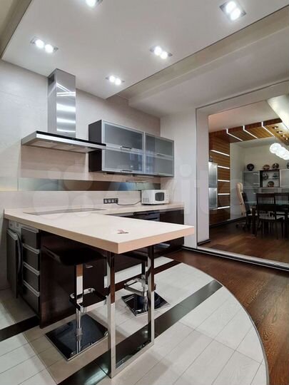 2-к. квартира, 84 м², 10/18 эт.