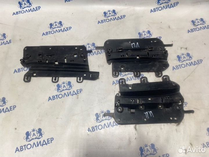 Кронштейн дверной карты Mercedes-Benz E-Class W211