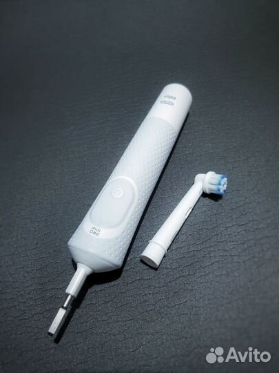 Электрическая зубная щетка Oral-B Vitality (Новая)