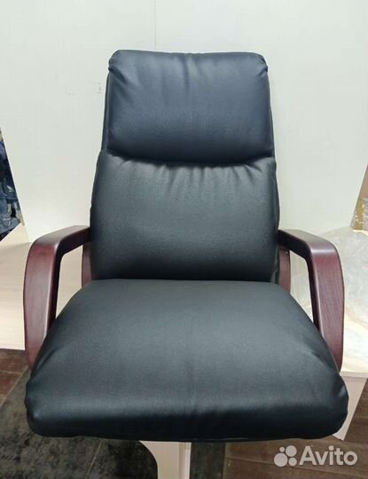 Офисное кресло