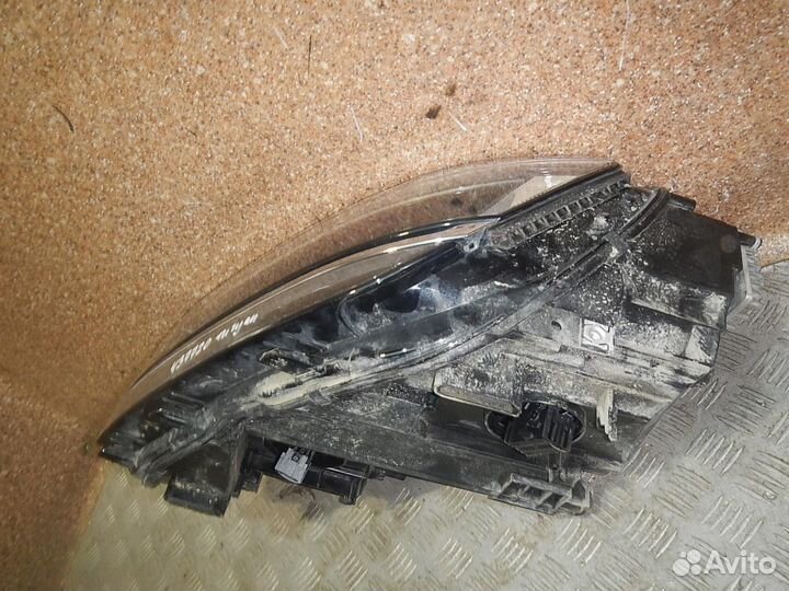 Фара левая Volkswagen Tiguan