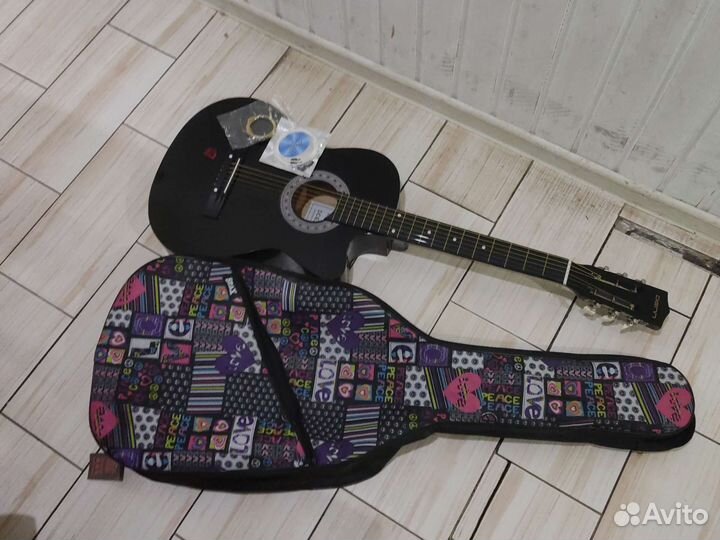 Акустическая гитара