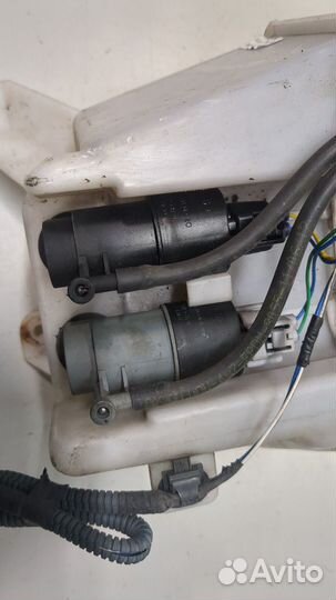 Бачок омывателя Toyota Yaris, 2012