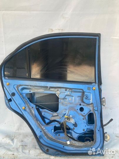 Дверь боковая задняя левая Mitsubishi Carisma 2002