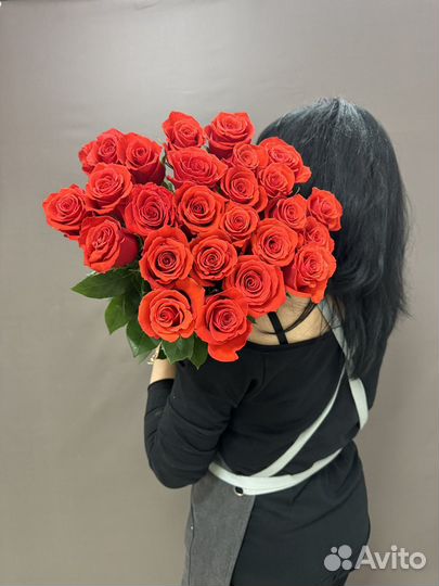 Букет из 25 алых роз