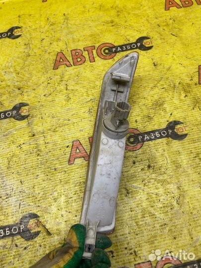 Поворотник в бампере передний левый Toyota Corolla