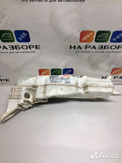 Бачок омывателя Toyota Land Cruiser 200