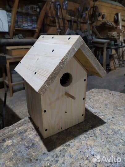 Кормушки и скворечники для птиц деревянные