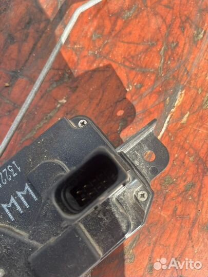 Замок двери перед. прав. Opel Astra H седан 2009