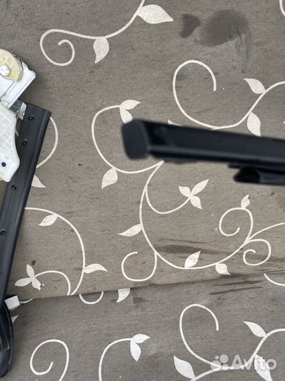 Задний левый молдинг стекла hyundai creta