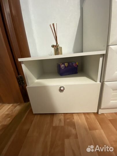 Продам 2 прикроватные тумбочки