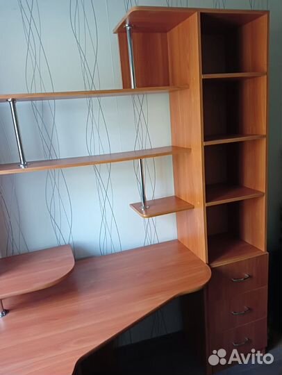 Компьютерный стол