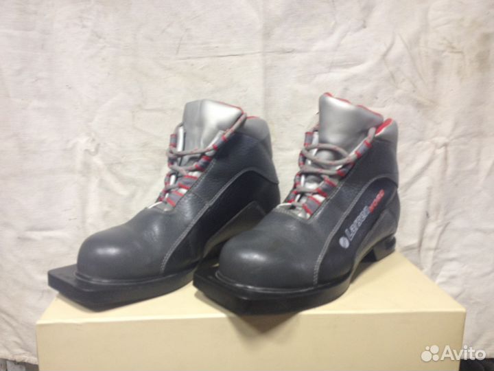 Отдам ботинки лыжные