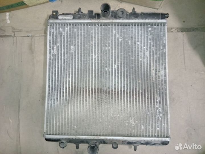 Peugeot 107 радиатор охлаждения