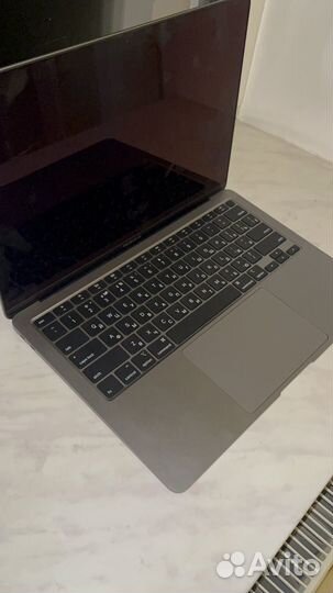 Macbook Air 13 2020 i3 8gb 256gb