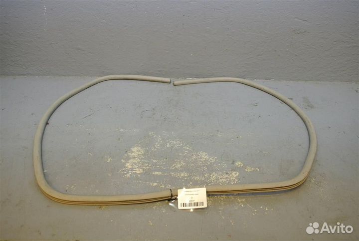 Уплотнитель люка Renault Scenic 3 2009-2015