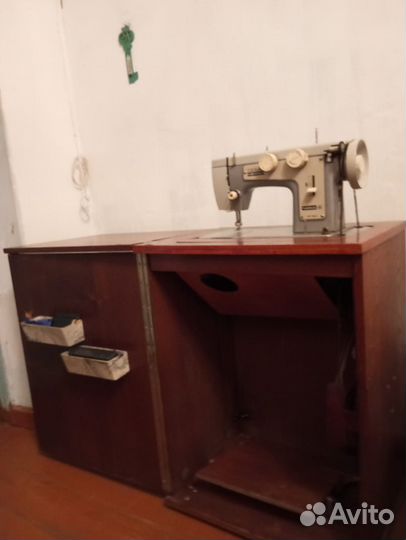 Швейная машина Чайка 3