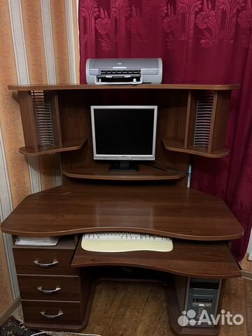 Угловой письменный стол