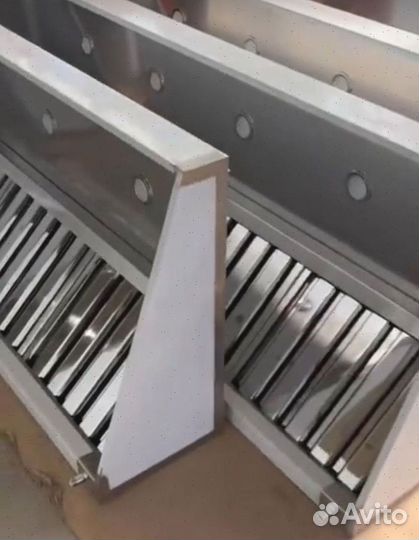 Зонт вытяжной с жироуловителем