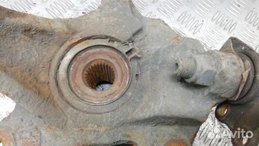 Ступица передняя правая opel vivaro (JDN25N901)