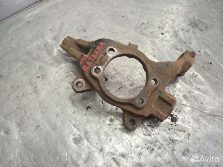 Поворотный кулак передний левый Nissan Teana J32